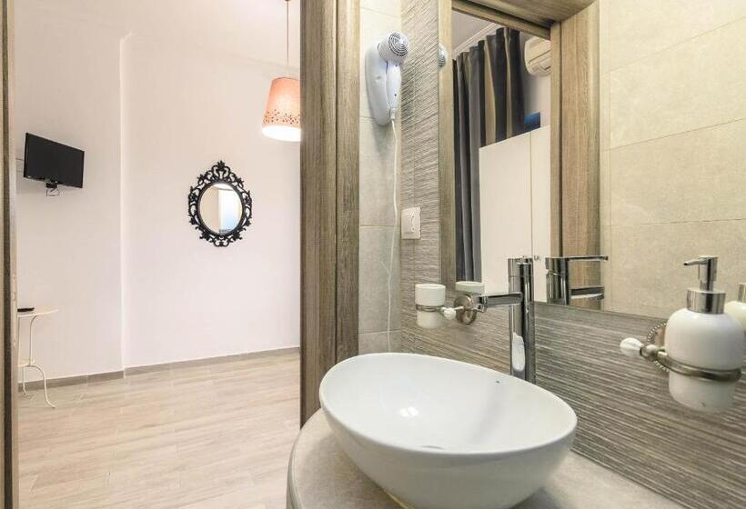 إستديو قياسى مزود بشرفة, Denise Studios And Apartments