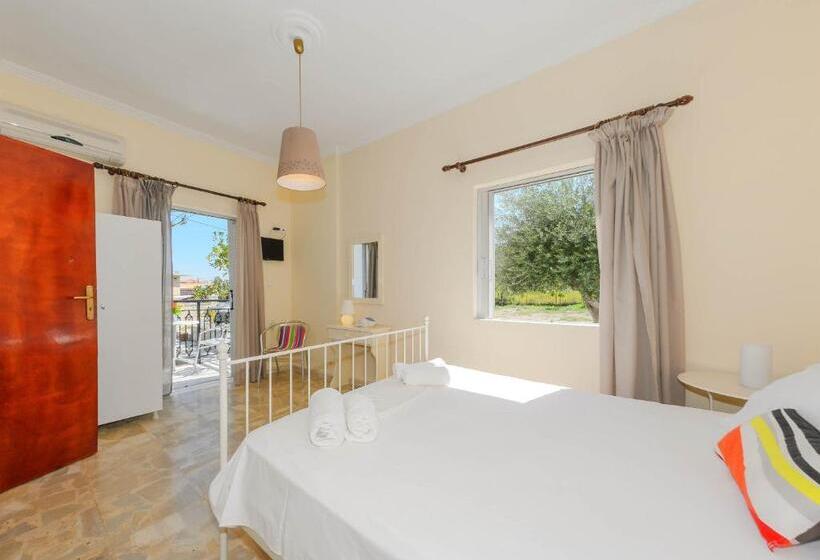 إستديو قياسى مزود بشرفة, Denise Studios And Apartments