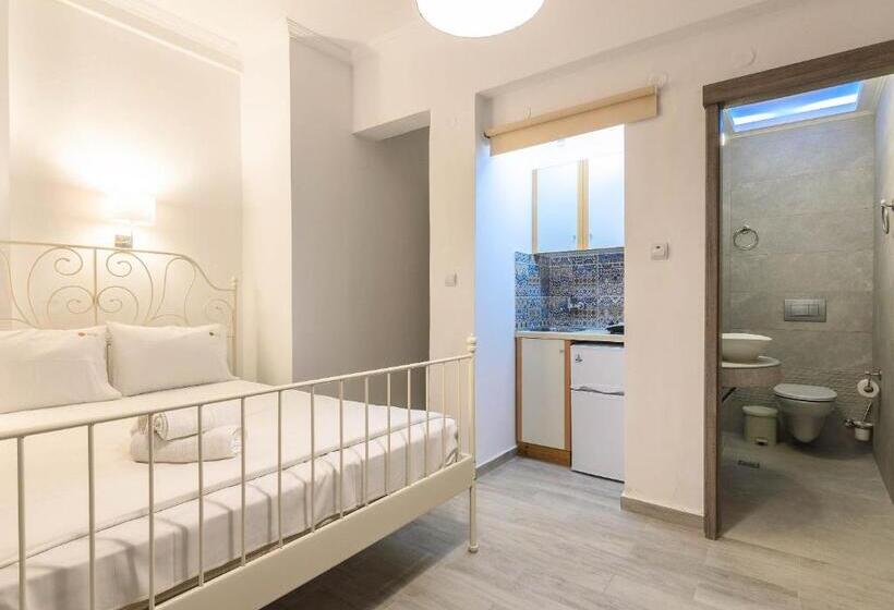 إستديو قياسى مزود بشرفة, Denise Studios And Apartments