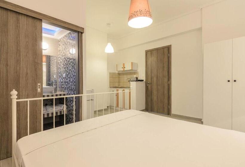 غرفة قياسية ثلاثية مزودة بشرفة, Denise Studios And Apartments