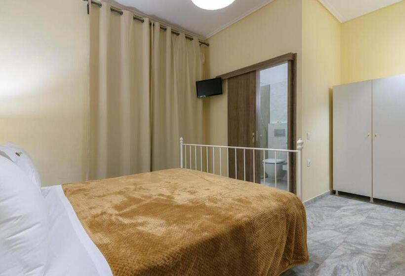 غرفة قياسية ثلاثية مزودة بشرفة, Denise Studios And Apartments