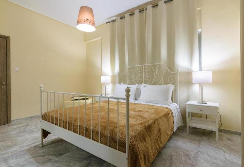 غرفة قياسية ثلاثية مزودة بشرفة, Denise Studios And Apartments