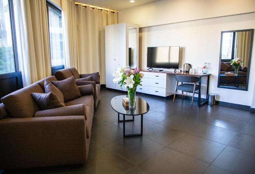 سوییت جونیور, Hamra Urban Gardens