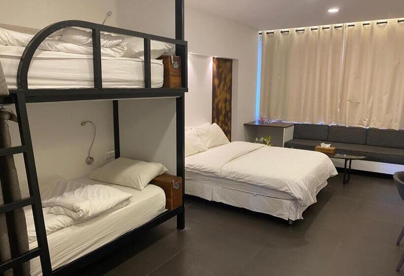 اتاق لوکس خانوادگی, Hamra Urban Gardens