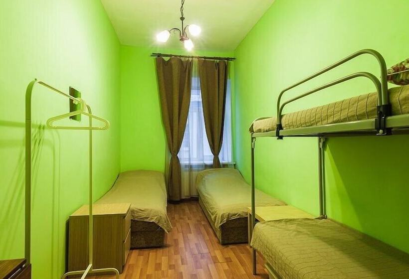 이코노이 4인룸, Old Flat Guest House On Ligovskiy