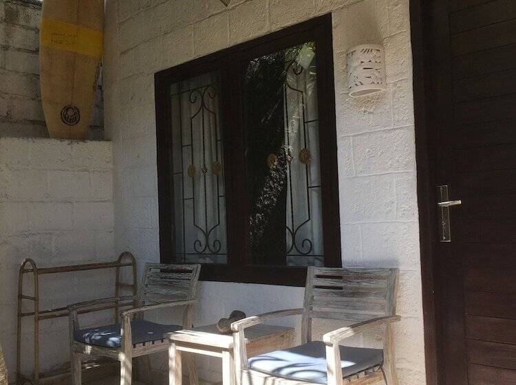 غرفة عائلية, Padang Padang Breeze