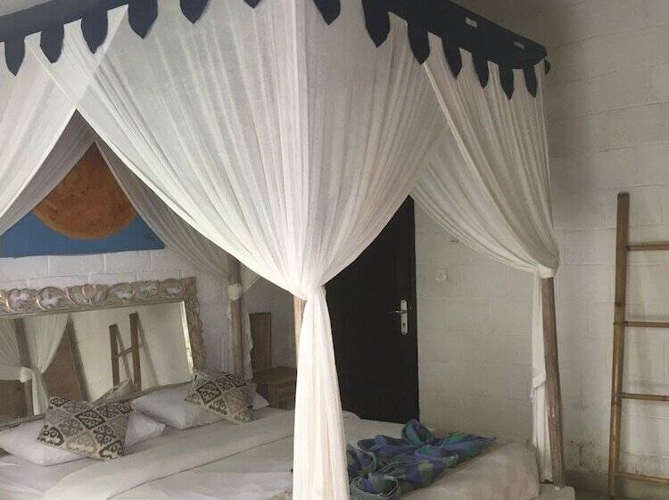 غرفة عائلية, Padang Padang Breeze