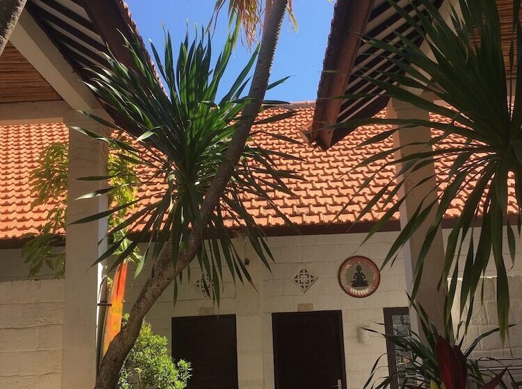 غرفة عائلية, Padang Padang Breeze