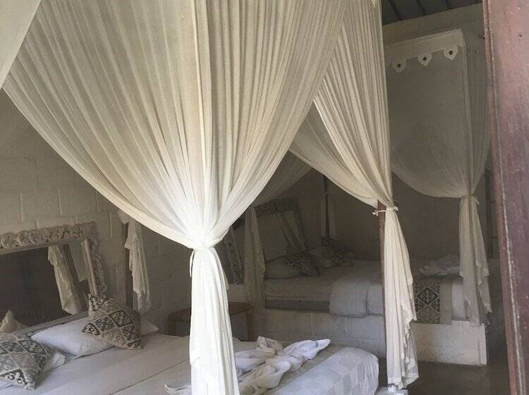 غرفة عائلية, Padang Padang Breeze