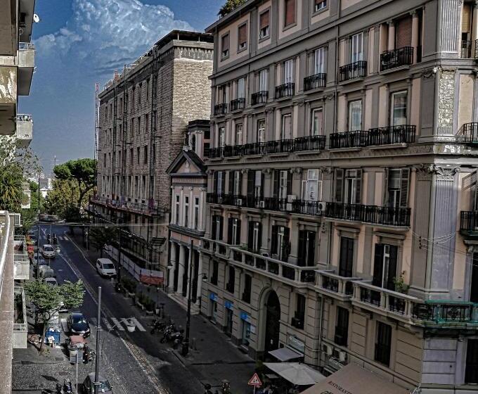 اتاق لوکس, Well Come   Santa Lucia