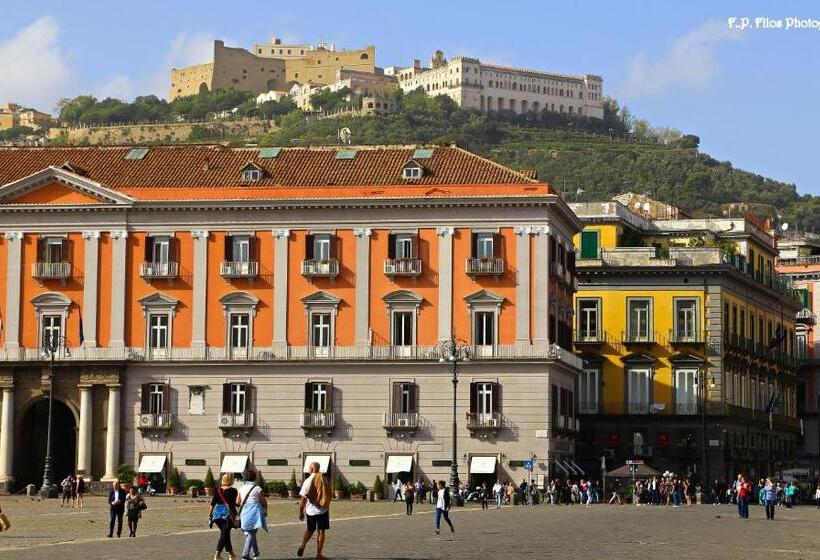 اتاق لوکس, Well Come   Santa Lucia