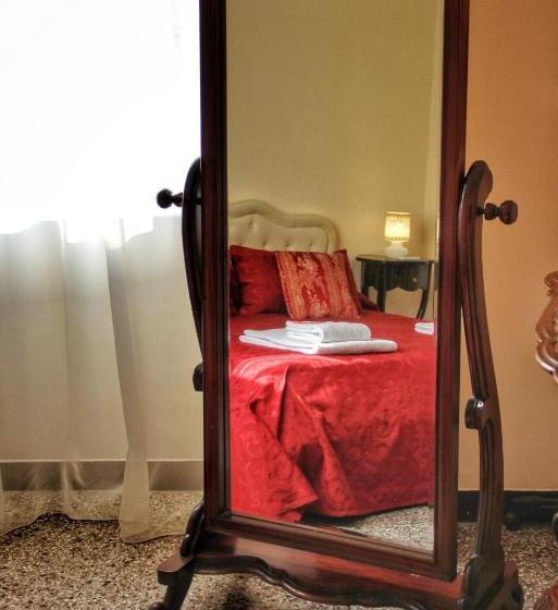 اتاق لوکس, Well Come   Santa Lucia