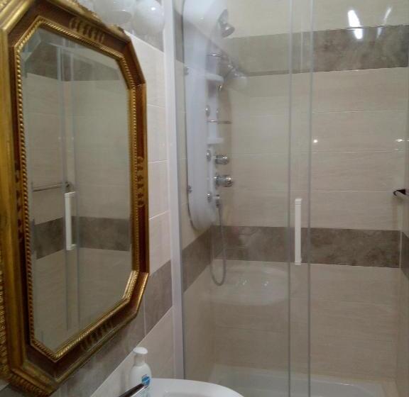 اتاق لوکس, Well Come   Santa Lucia