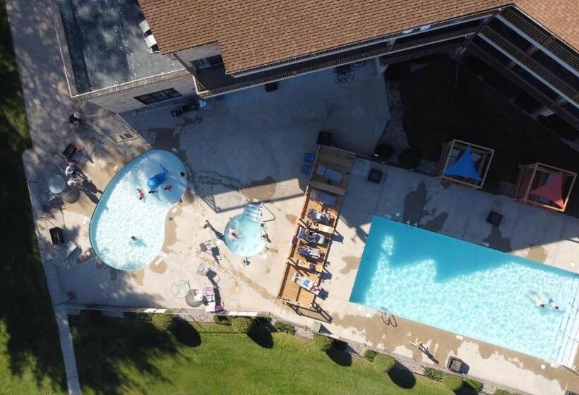 2 Bedroom Suite with Balcony, Aloha Beach Resort