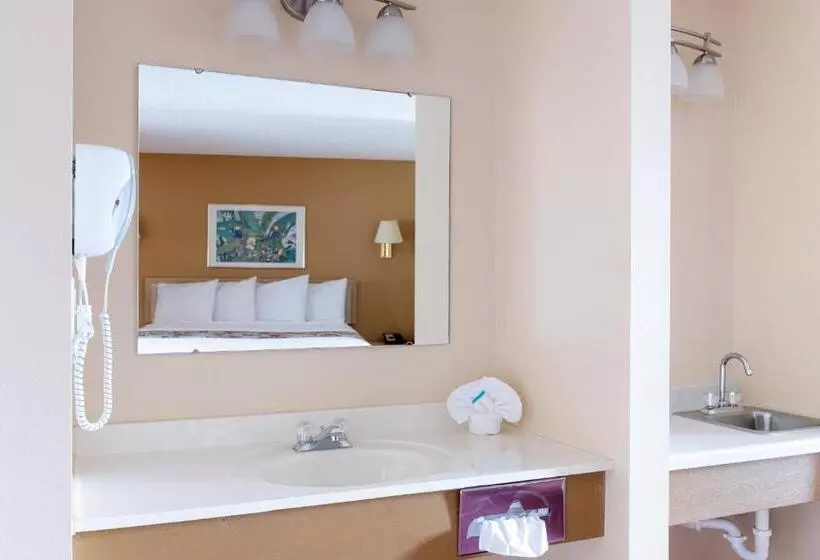 سوییت خانوادگی, Aloha Beach Resort