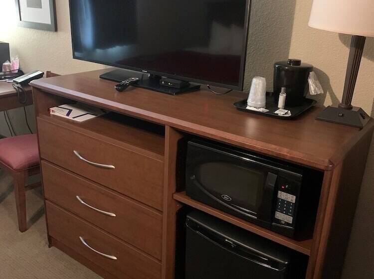 جناح ديلوكس, Americinn By Wyndham Roseau