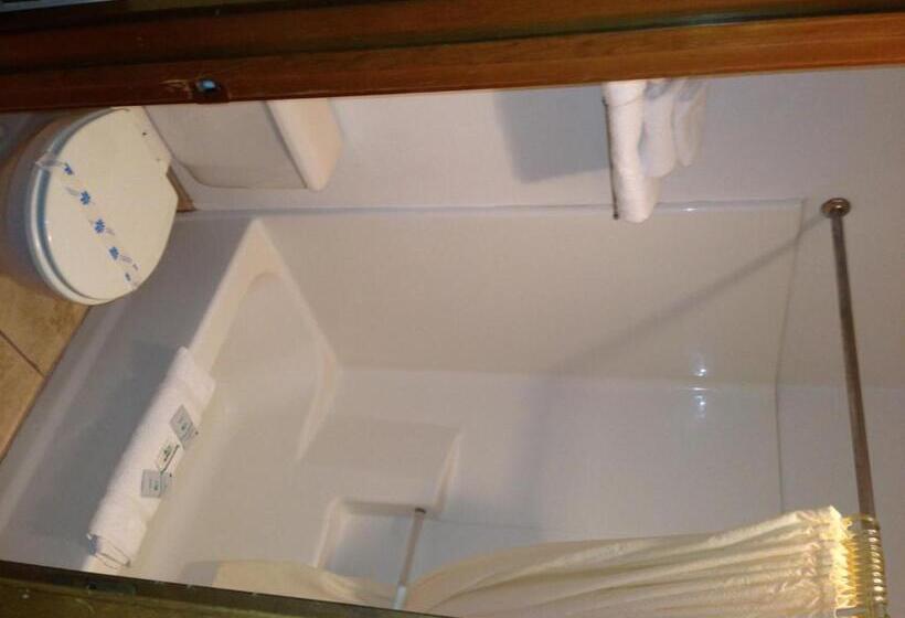 غرفة قياسية, Bay City Inn