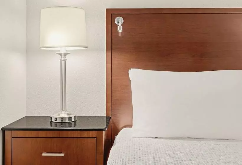 ジュニアスイート, The Ashley Inn & Suites