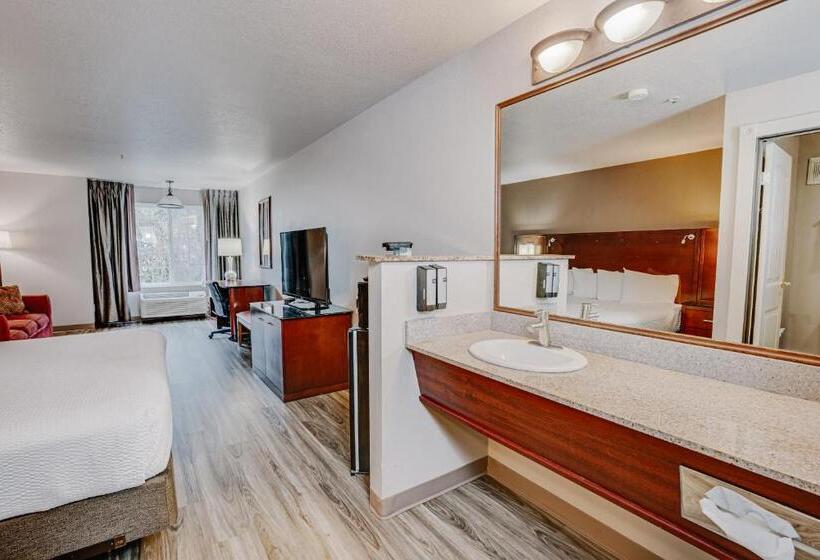 Люкс Кровать Кинг, The Ashley Inn & Suites