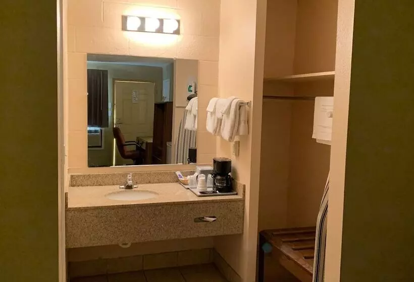 ２ダブルベッドのスタンダードルーム, Executive Inn Dodge City, Ks