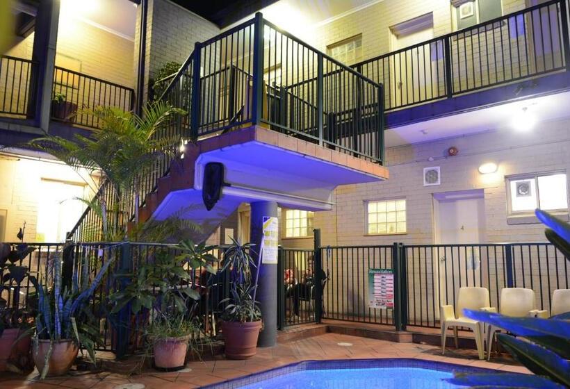 اتاق استاندارد با سرویس بهداشتی مشترک, Newtown Backpackers