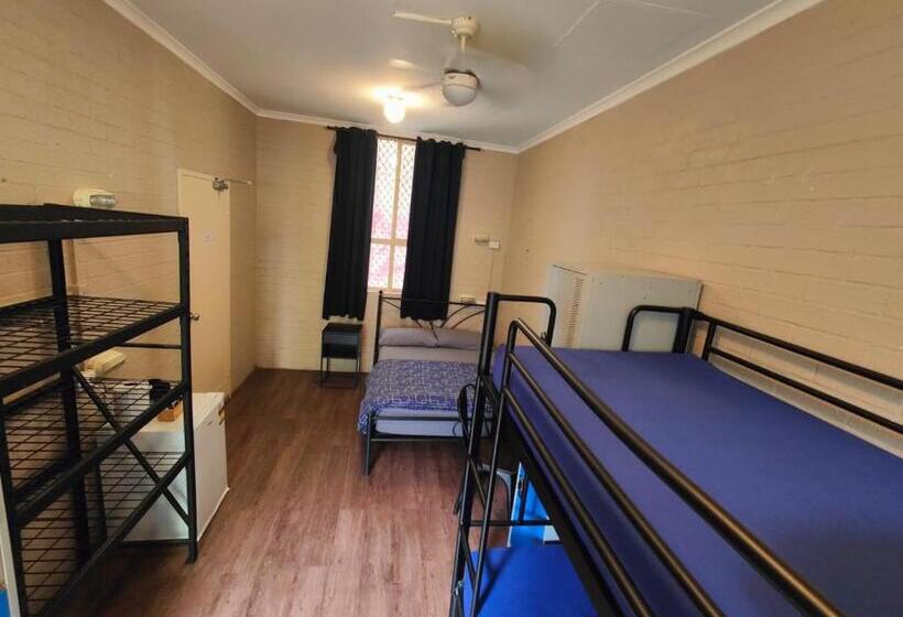 اتاق استاندارد چهار تخته, Newtown Backpackers