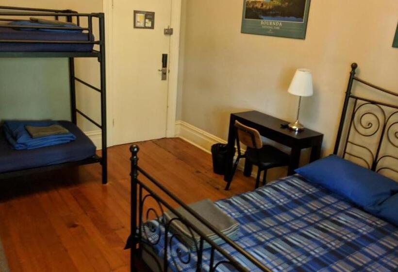 اتاق استاندارد چهارنفره با سرویس بهداشتی مشترک, Newtown Backpackers