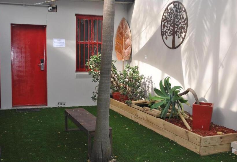 اتاق استاندارد با سرویس بهداشتی مشترک, Newtown Backpackers