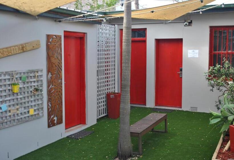 اتاق استاندارد سه تخته با سرویس بهداشتی مشترک, Newtown Backpackers