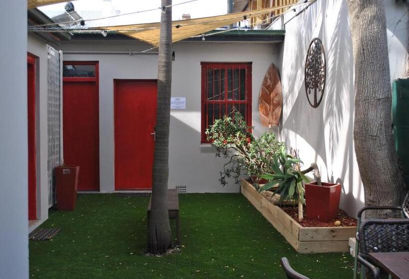 اتاق استاندارد چهارنفره با سرویس بهداشتی مشترک, Newtown Backpackers