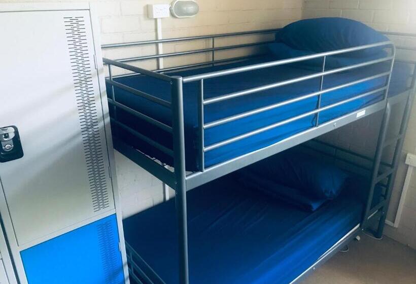 اتاق استاندارد با سرویس بهداشتی مشترک, Newtown Backpackers