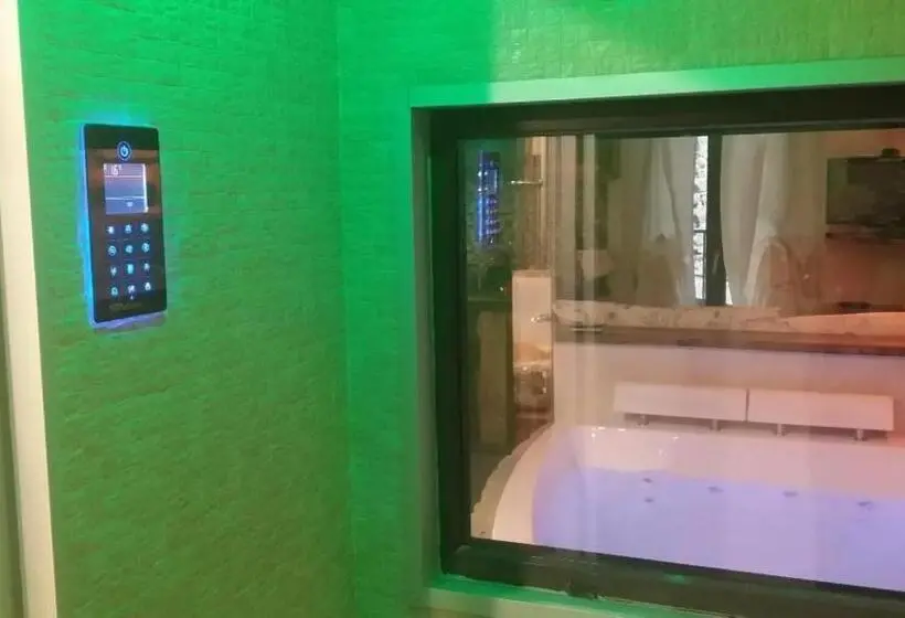 スタンダードスタジオ, B&b Il Libro Verde