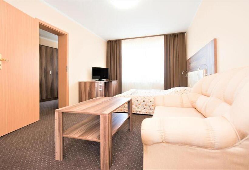 标准工作室, Puchacz Spa