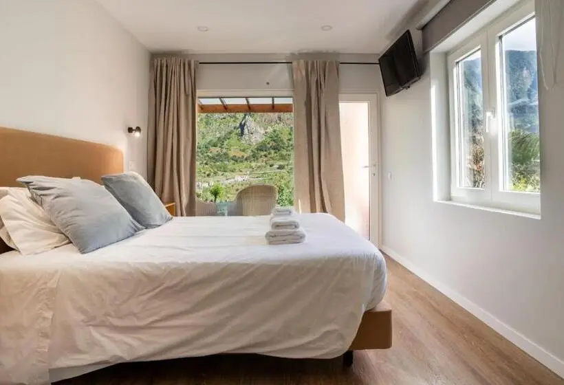 اتاق استاندارد, Madeira Surf Lodge
