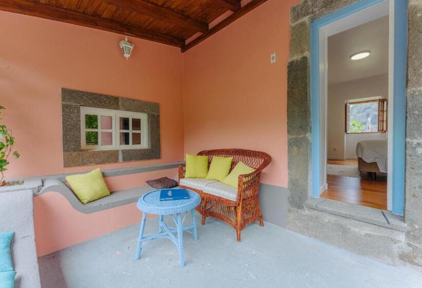 جناح مزود بتراس, Madeira Surf Lodge