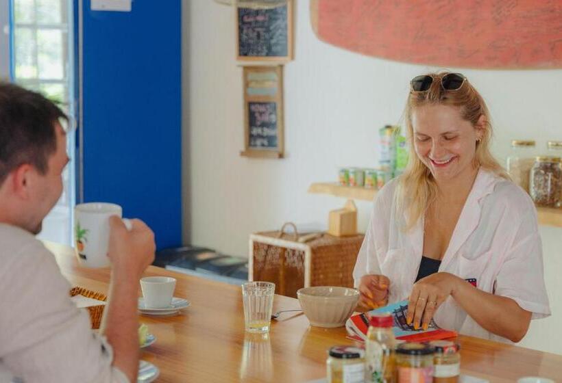 غرفة أساسية, Madeira Surf Lodge