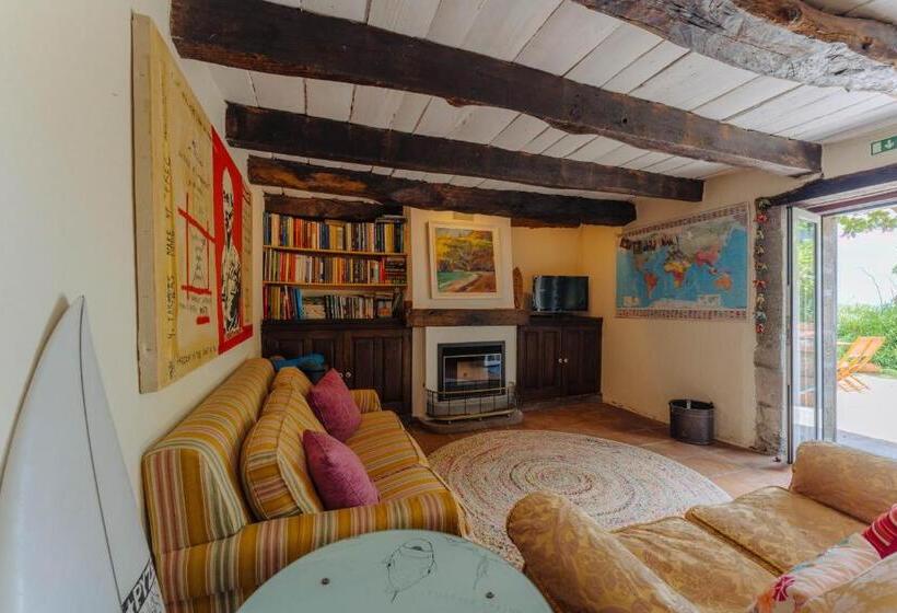 بنجلو قياسى مطلّ علي الحديقة, Madeira Surf Lodge