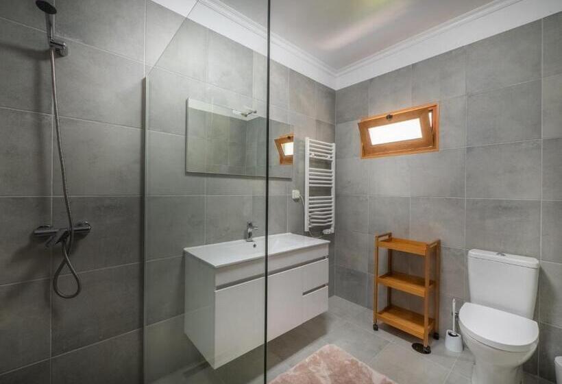 اتاق استاندارد با بالکن, Madeira Surf Lodge