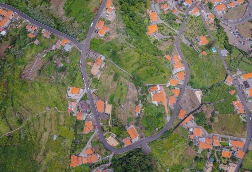 غرفة قياسية مزوَّدة بشُرفة, Madeira Surf Lodge