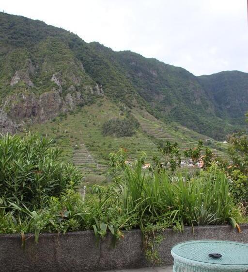 اتاق استاندارد, Madeira Surf Lodge