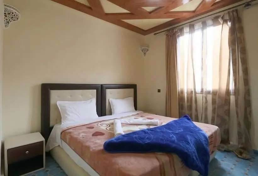 ルームシェアのワンベッド, Roches Aremd   Hostel