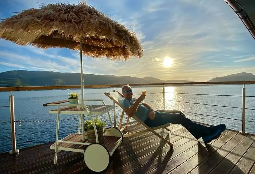 ویلای لوکس 1 خوابه, Floating Villa Bergen