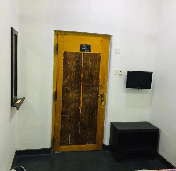 スタンダードルーム, Bathiya Tourist Guest Anuradhapura