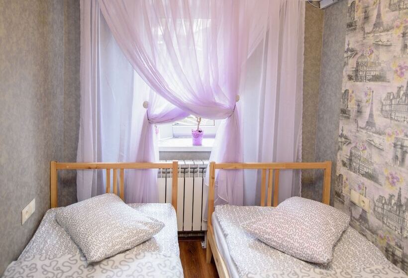 اتاق اکونومی, Hostel Svoi