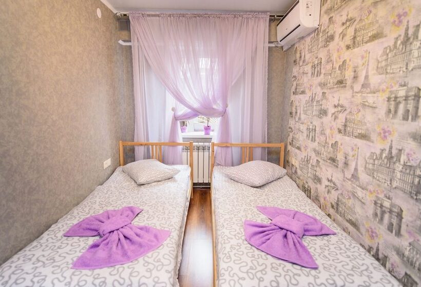 اتاق اکونومی, Hostel Svoi