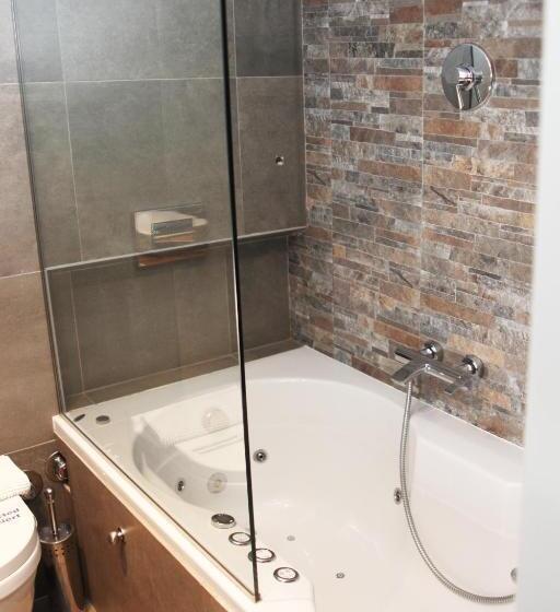 غرفة عائلية, Apollon Filoxenia