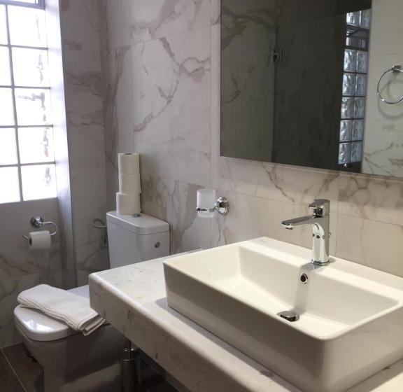 غرفة عائلية, Apollon Filoxenia