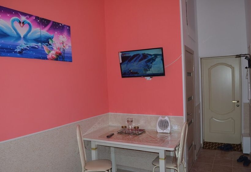 基本间, Mini Hotel Uyut On Prospekt Putina 8