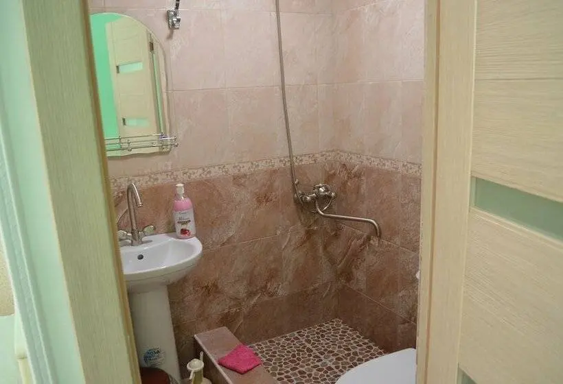 ベーシックトリプルルーム, Mini Hotel Uyut On Prospekt Putina 8