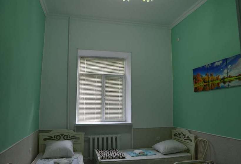 基本三人间, Mini Hotel Uyut On Prospekt Putina 8